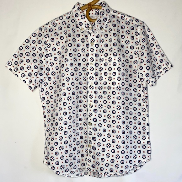 GAP Button-Down Standard Fit Shirt - Picture 1 of 3